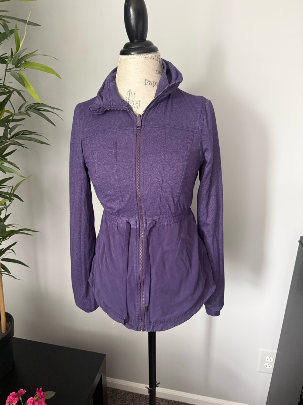 Lululemon jacket size 4 women purple full zip